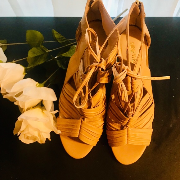 ✨EUC Nine West leather top strappy heel/bootie✨ - Picture 2 of 6